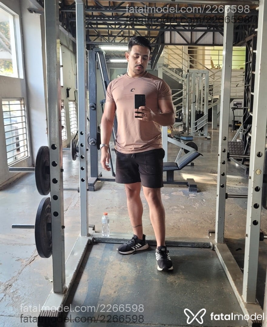 Acompanhante homem morena (o) de olhos castanhos - Everton