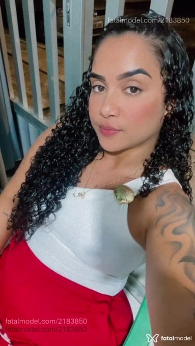 Acompanhante mulher com cabelo castanho de olhos castanhos - Aylla