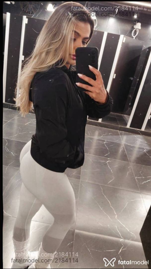 Acompanhante mulher loira (o) de olhos castanhos - Megan