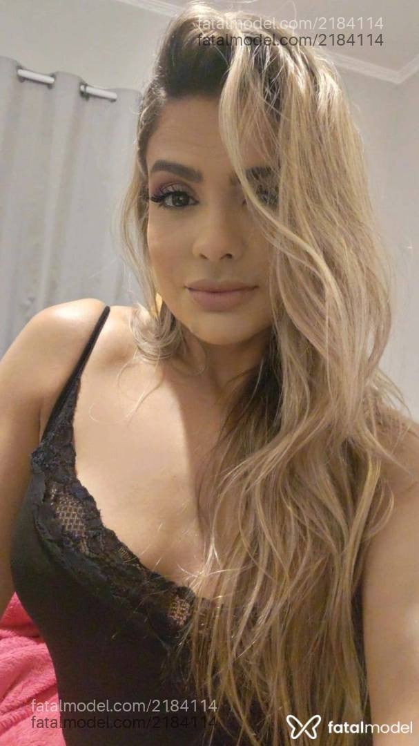 Acompanhante mulher loira (o) de olhos castanhos - Megan
