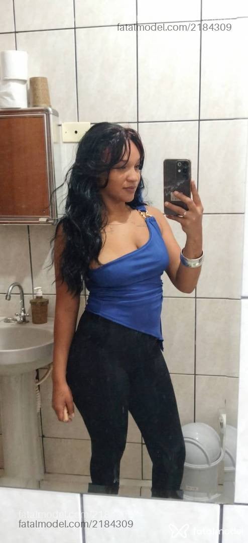 Acompanhante mulher ruiva (o) de olhos pretos - Yara Alencar