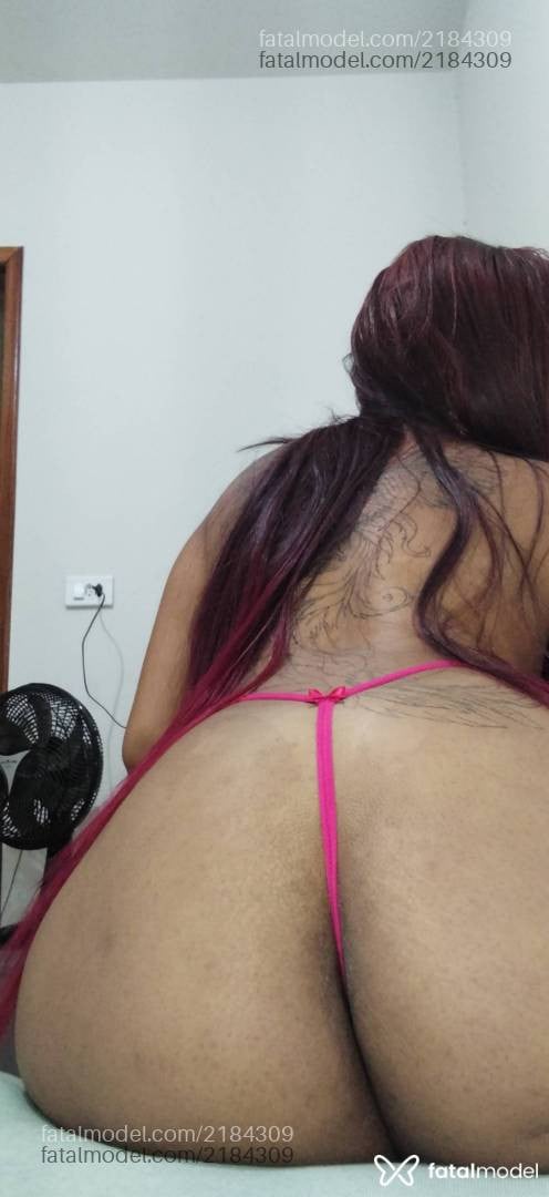 Acompanhante mulher ruiva (o) de olhos pretos - Yara Alencar