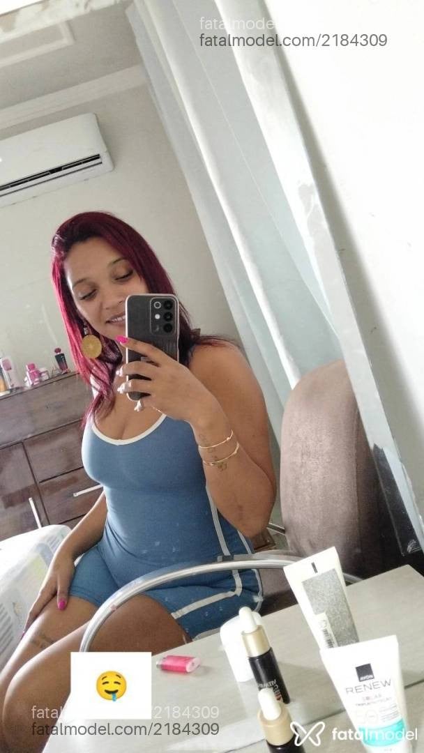 Acompanhante mulher ruiva (o) de olhos pretos - Yara Alencar