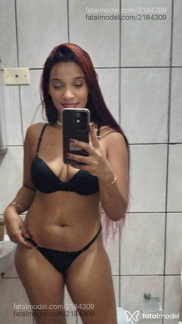 Acompanhante mulher ruiva (o) de olhos pretos - Yara Alencar