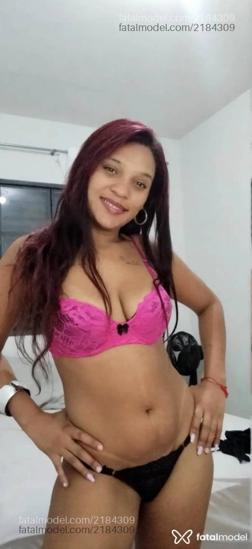 Acompanhante mulher ruiva (o) de olhos pretos - Yara Alencar