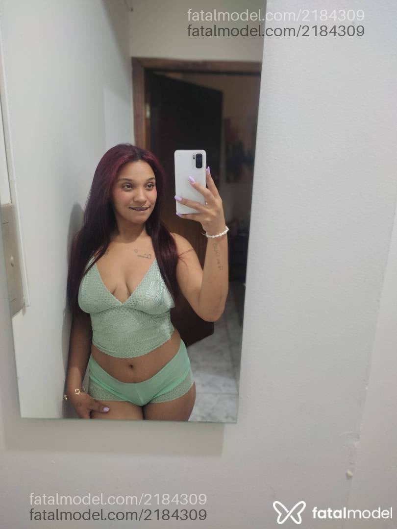 Acompanhante mulher ruiva (o) de olhos pretos - Yara Alencar