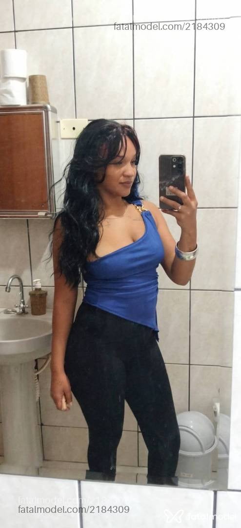 Acompanhante mulher ruiva (o) de olhos pretos - Yara Alencar
