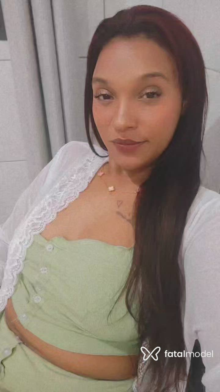 Acompanhante mulher ruiva (o) de olhos pretos - Yara Alencar