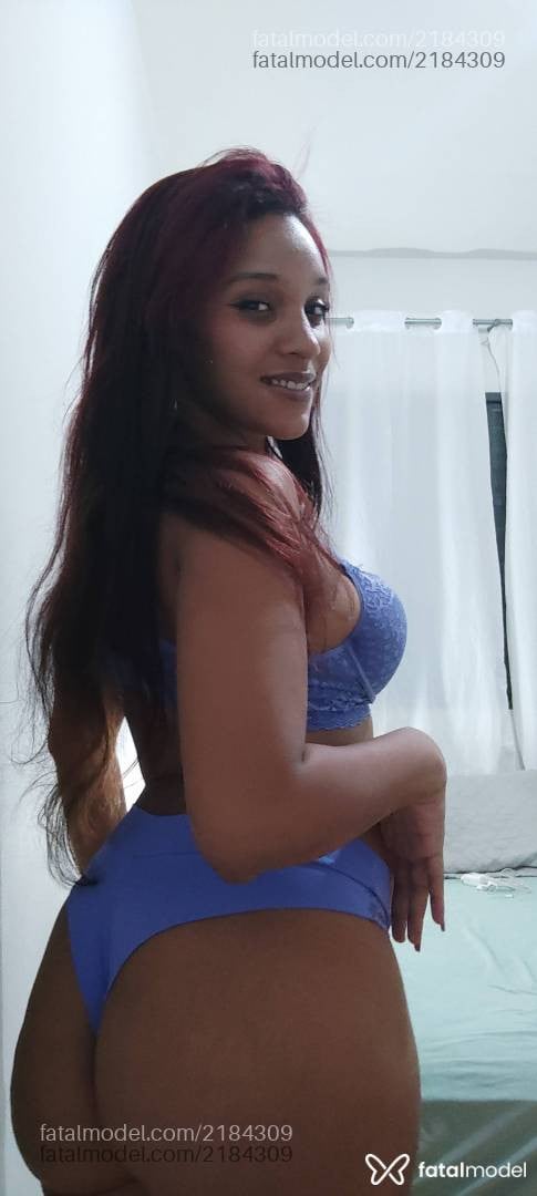 Acompanhante mulher ruiva (o) de olhos pretos - Yara Alencar