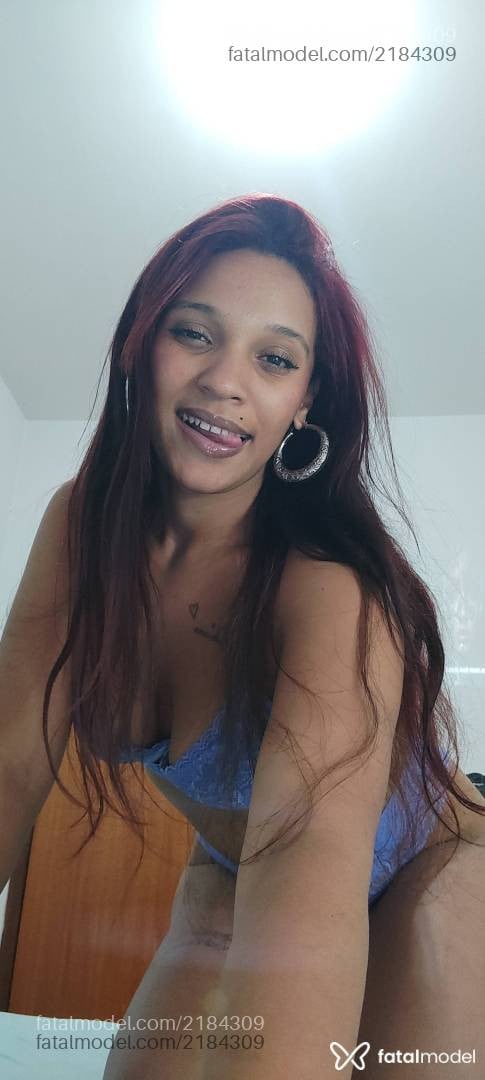 Acompanhante mulher ruiva (o) de olhos pretos - Yara Alencar