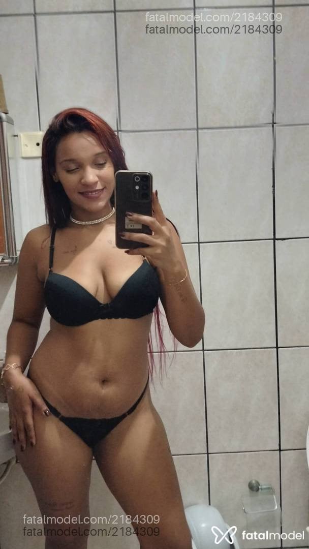 Acompanhante mulher ruiva (o) de olhos pretos - Yara Alencar