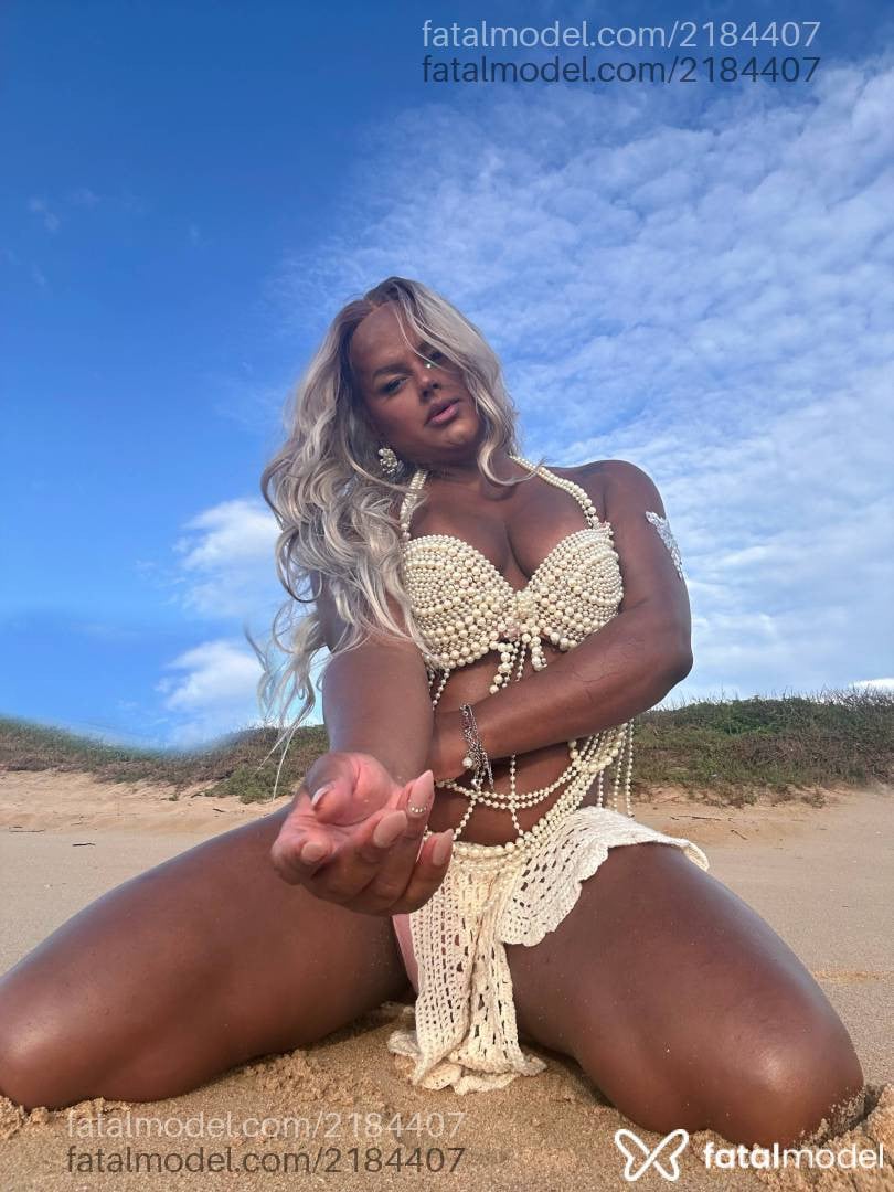 Acompanhante mulher trans loira (o) de olhos castanhos - Bruna Cavallona