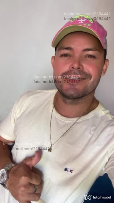 Acompanhante homem com cabelo castanho de olhos verdes em São Luís - Lucas