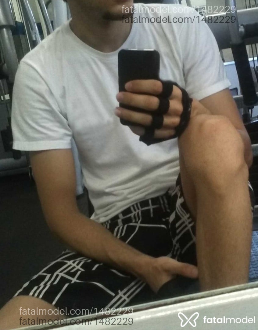 Acompanhante homem com cabelo castanho de olhos mel em Campinas Acompanhante homem com cabelo castanho de olhos mel em Campinas - Gui Soares