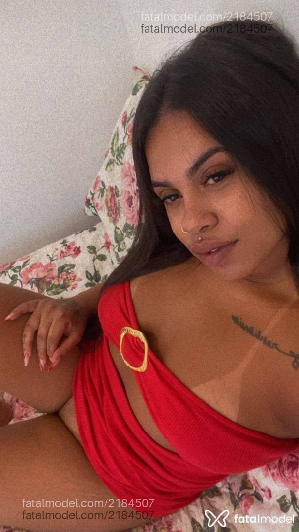 Acompanhante mulher morena (o) de olhos pretos - Agatha Ferraz