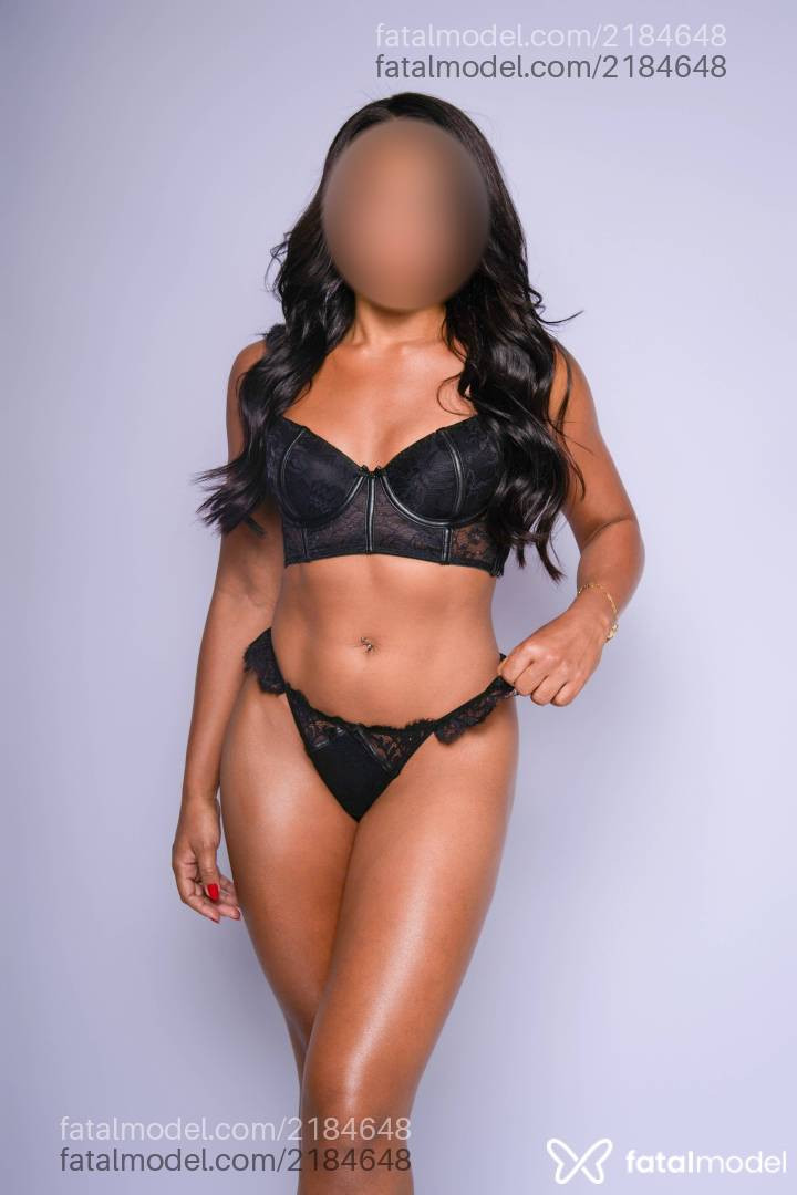 Acompanhante mulher morena (o) de olhos castanhos - Júlia Melo