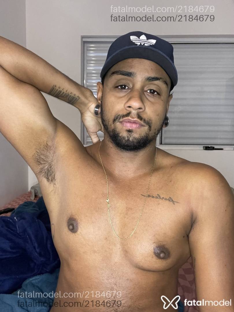 Acompanhante homem trans com cabelo castanho de olhos castanhos em São Paulo - Rodrigo Baiano