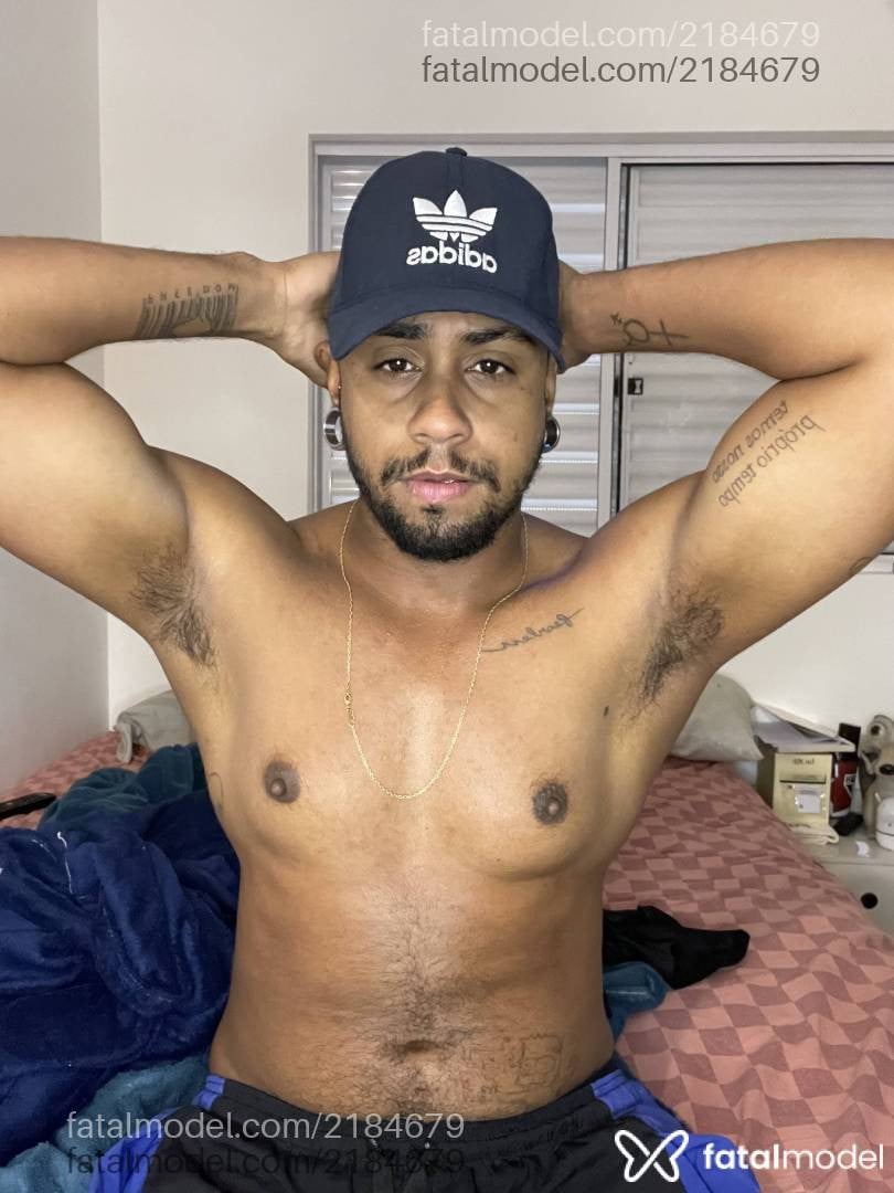 Acompanhante homem trans com cabelo castanho de olhos castanhos em São Paulo - Rodrigo Baiano