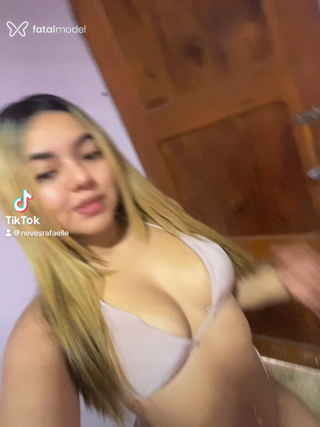 Acompanhante mulher loira (o) de olhos castanhos em Porto Velho Acompanhante mulher loira (o) de olhos castanhos em Porto Velho - Rafaelle