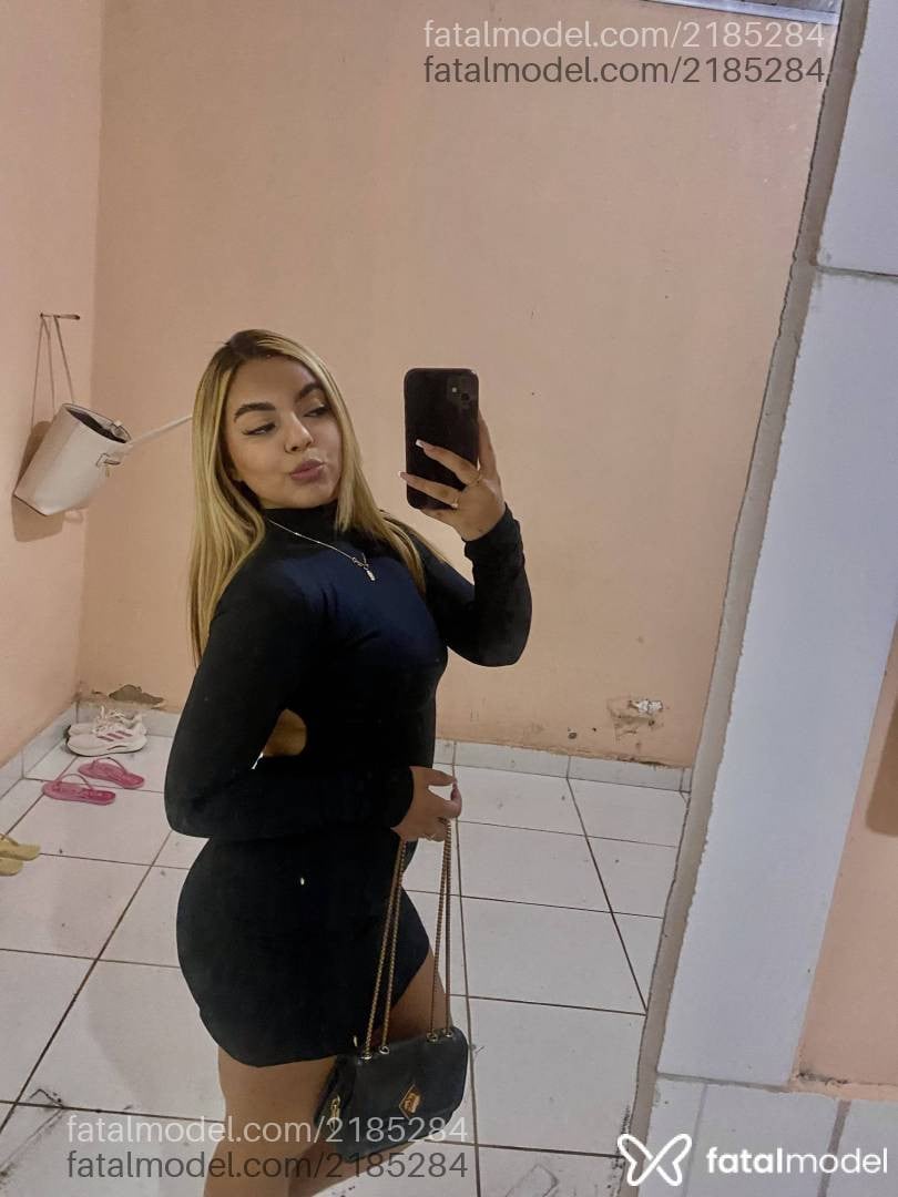 Acompanhante mulher loira (o) de olhos castanhos - Rafaelle