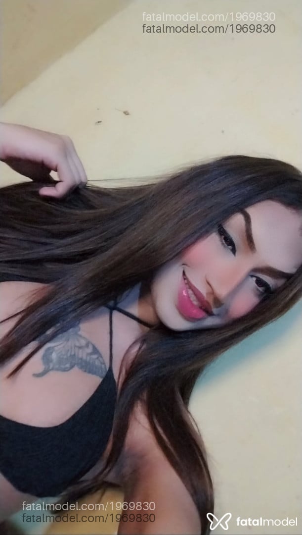 Acompanhante mulher trans com cabelo castanho de olhos pretos em Fortaleza - Isis safira
