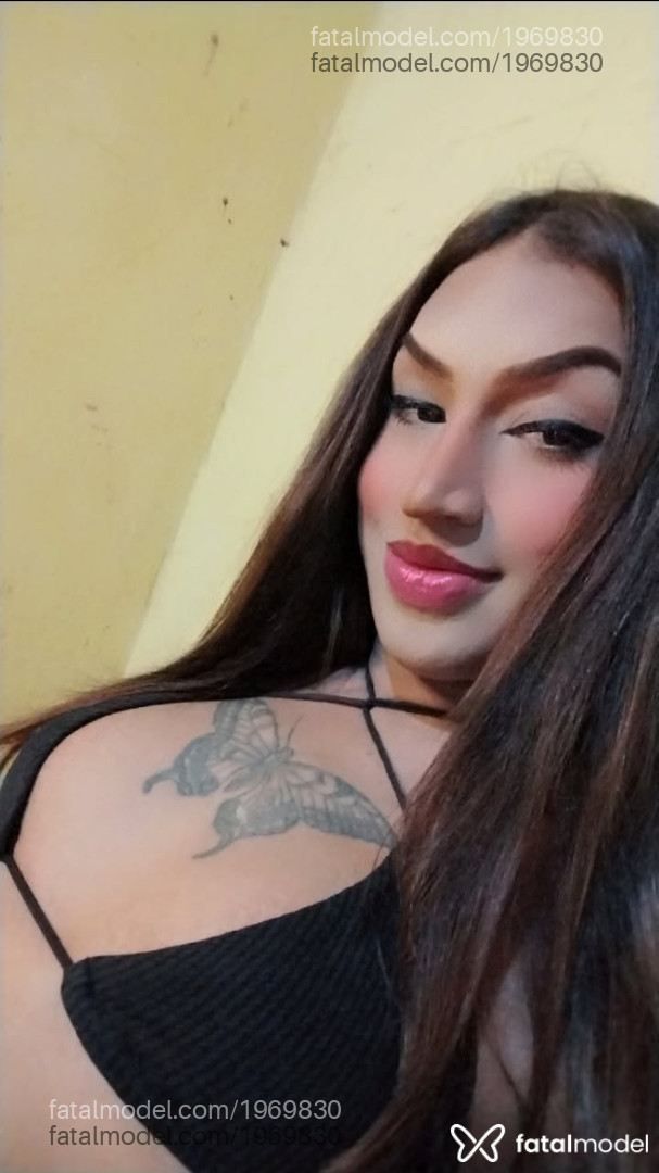 Acompanhante mulher trans com cabelo castanho de olhos pretos em Fortaleza - Isis safira