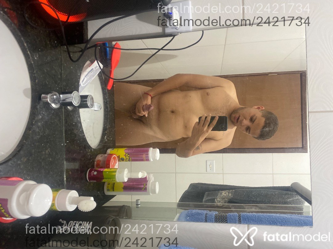 Acompanhante homem com cabelo castanho de olhos castanhos em Gramado Acompanhante homem com cabelo castanho de olhos castanhos em Gramado - Henrique