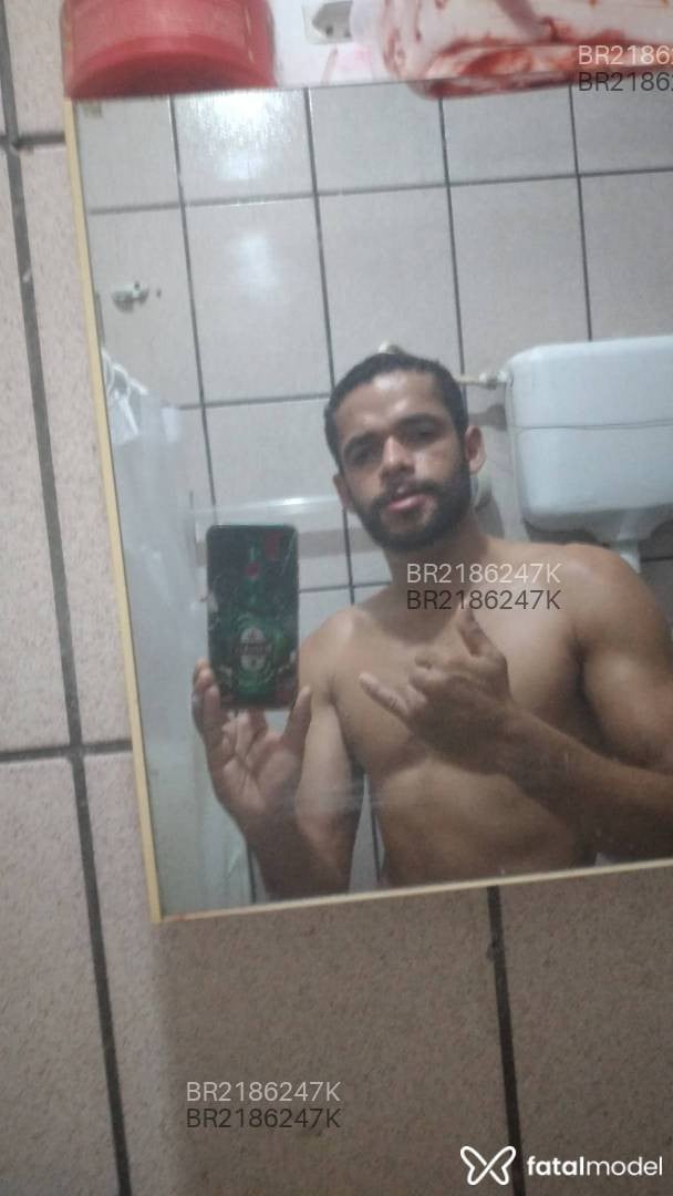 Acompanhante homem com cabelo castanho de olhos castanhos em Virtual - Jenilson