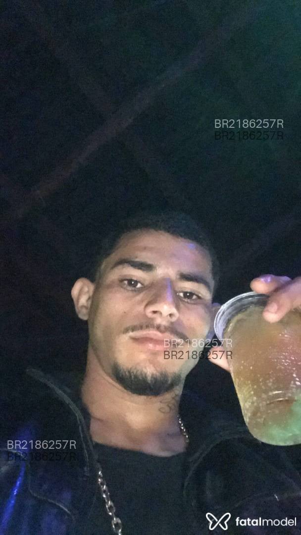 Acompanhante homem morena (o) de olhos castanhos em Balneário Camboriú - Joaquim