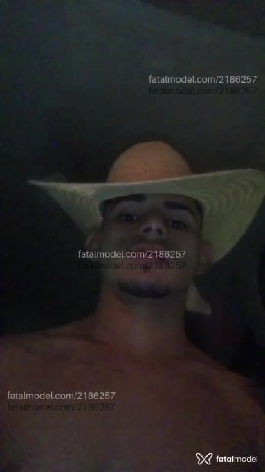 Acompanhante homem morena (o) de olhos castanhos em Balneário Camboriú - Joaquim