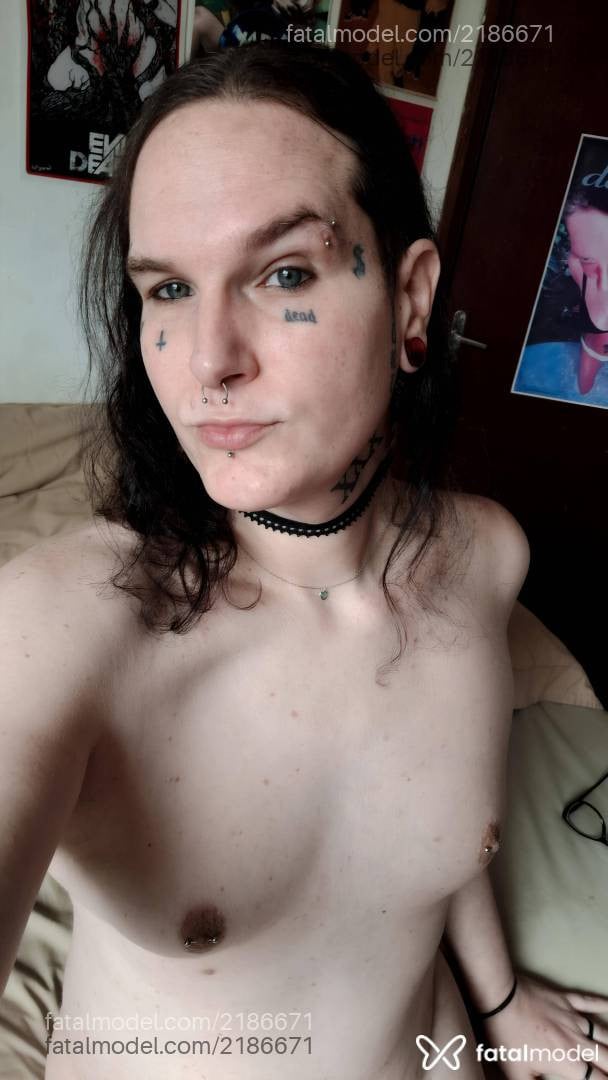 Acompanhante mulher trans com cabelo castanho de olhos azuis em Pouso Alegre - Muriel