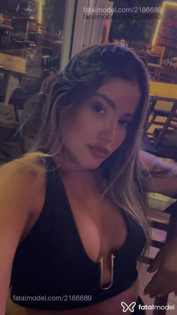 Acompanhante mulher loira (o) de olhos pretos - Julia