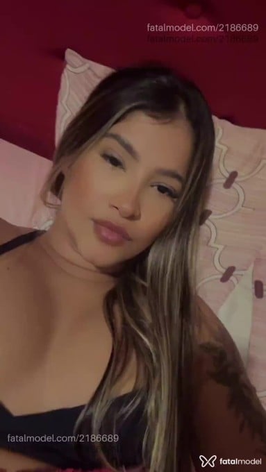 Acompanhante mulher loira (o) de olhos pretos - Julia
