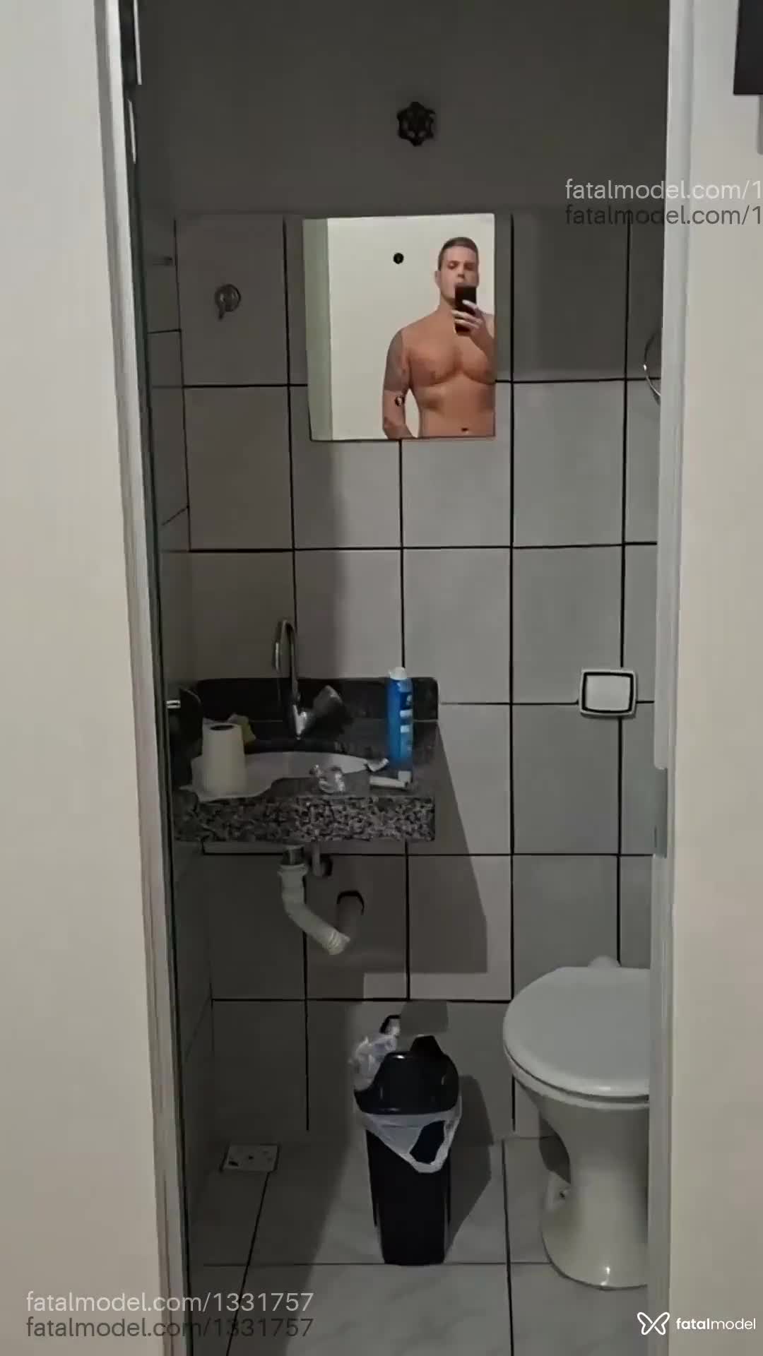 Acompanhante homem com cabelo castanho de olhos mel em São Paulo Acompanhante homem com cabelo castanho de olhos mel em São Paulo - Albuquerque Domina
