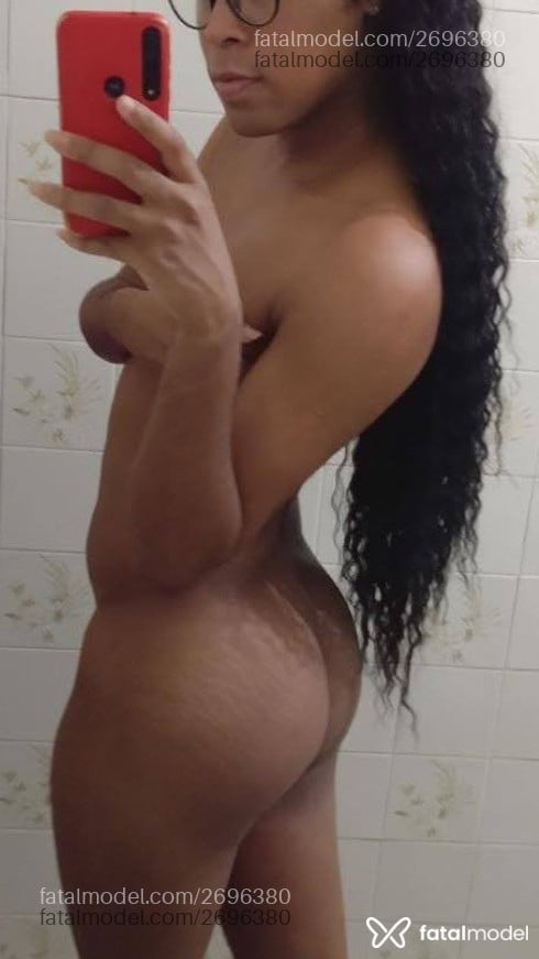 Acompanhante mulher trans com cabelo castanho de olhos castanhos em Resende - Antonella Duarte