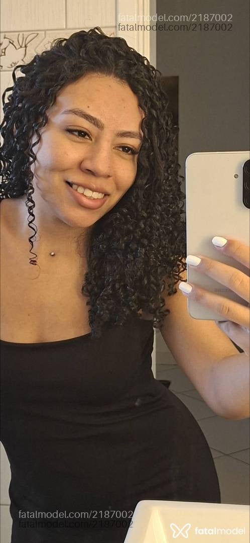 Acompanhante mulher morena (o) de olhos castanhos - Larah