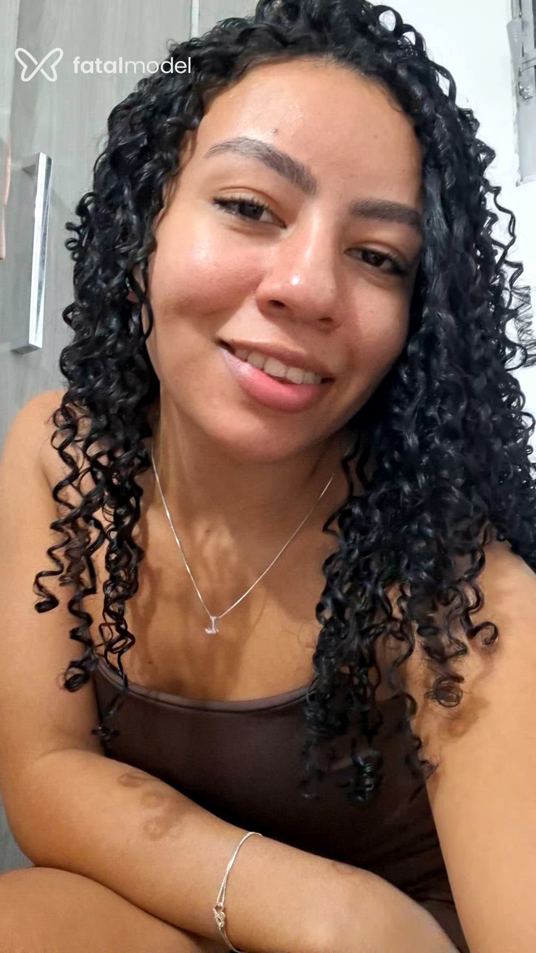 Acompanhante mulher morena (o) de olhos castanhos - Lara Acompanhante mulher morena (o) de olhos castanhos - Lara