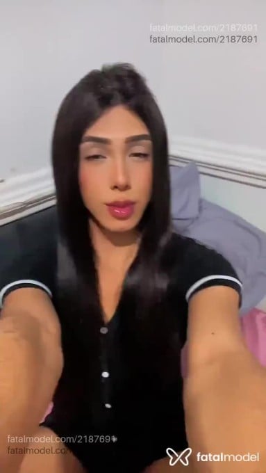 Acompanhante mulher trans com cabelo castanho de olhos verdes em Linhares - Letícia Bitencount
