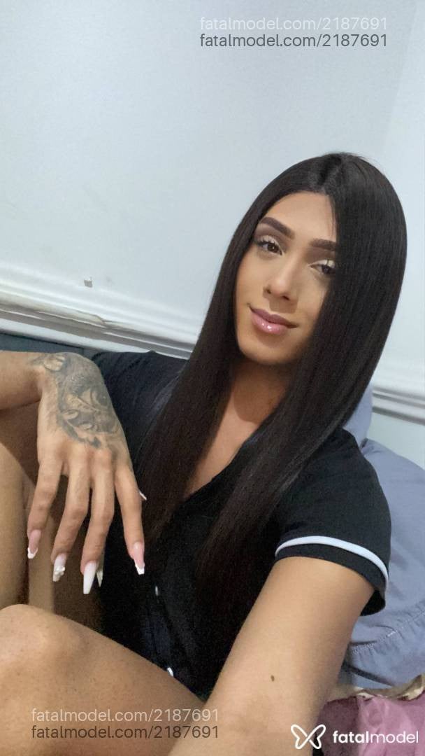 Acompanhante mulher trans com cabelo castanho de olhos verdes em Linhares - Letícia Bitencount