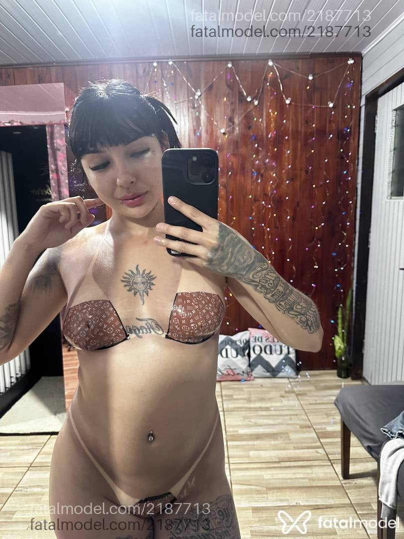 Acompanhante mulher morena (o) de olhos castanhos - Ayumi