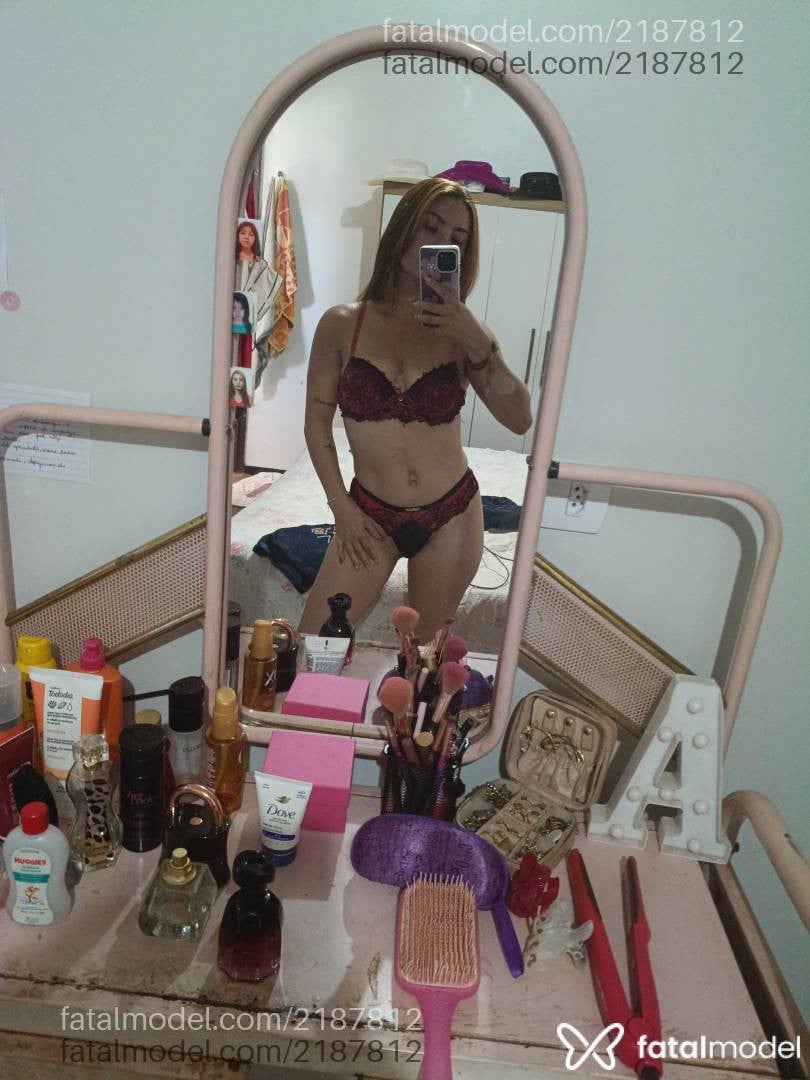 Acompanhante mulher com cabelo castanho de olhos castanhos - Annha
