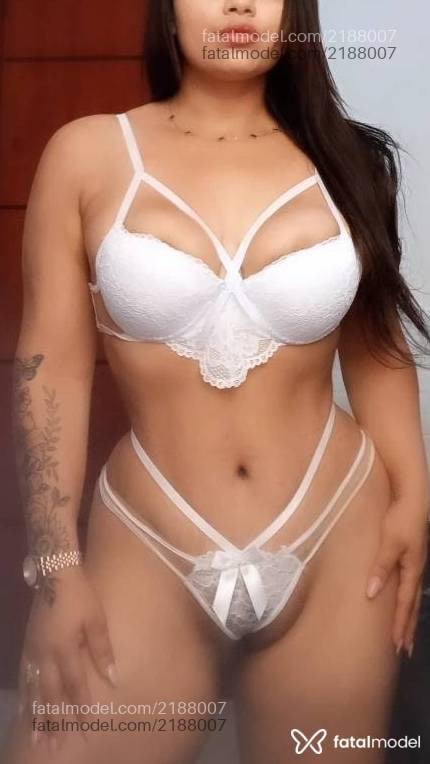 Acompanhante mulher com cabelo castanho de olhos castanhos - Aghata