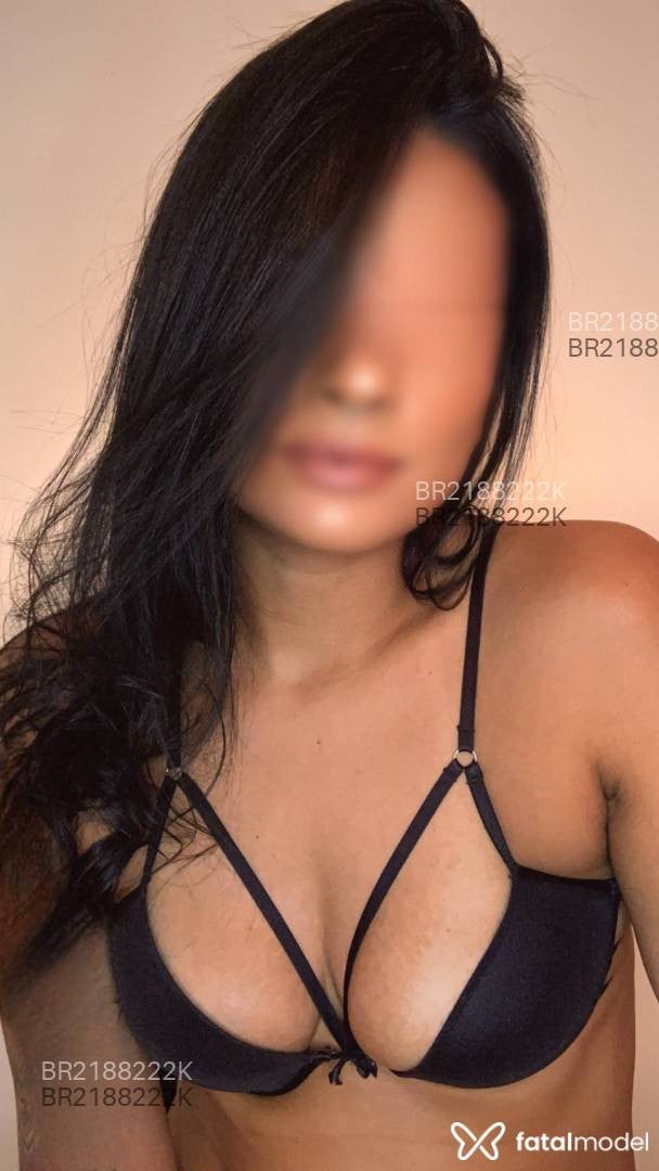 Acompanhante mulher morena (o) de olhos pretos em São Paulo Acompanhante mulher morena (o) de olhos pretos em São Paulo - Mia Gomes