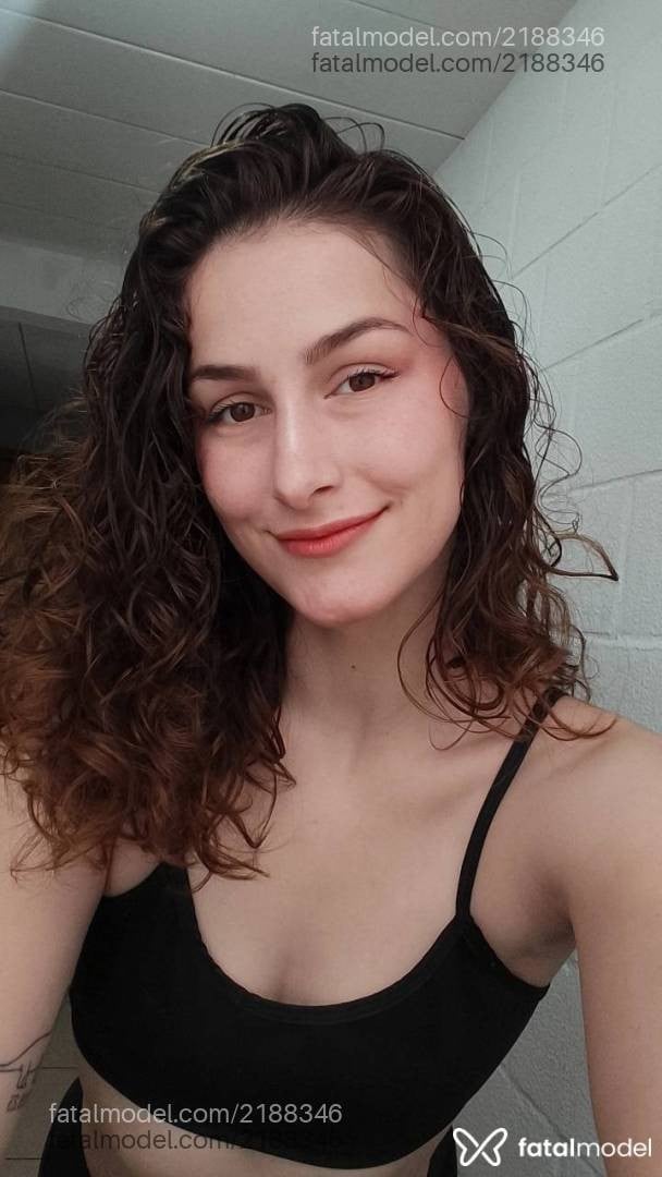 Acompanhante mulher ruiva (o) de olhos mel - Foxy