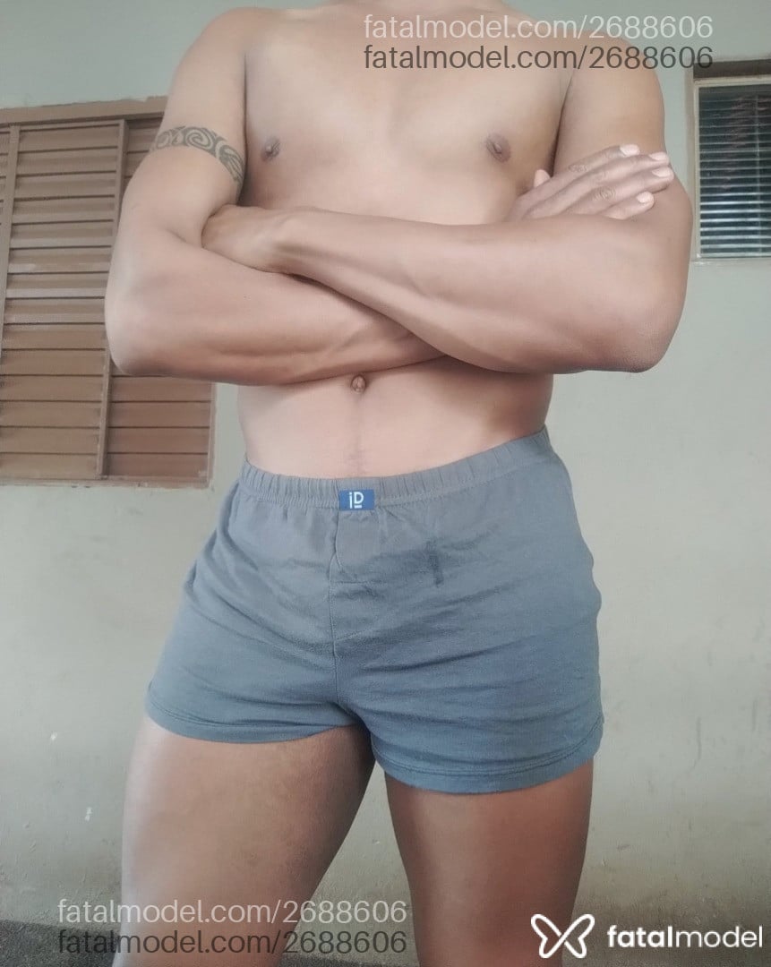 Acompanhante homem com cabelo castanho de olhos castanhos em Votuporanga Acompanhante homem com cabelo castanho de olhos castanhos em Votuporanga - Davi