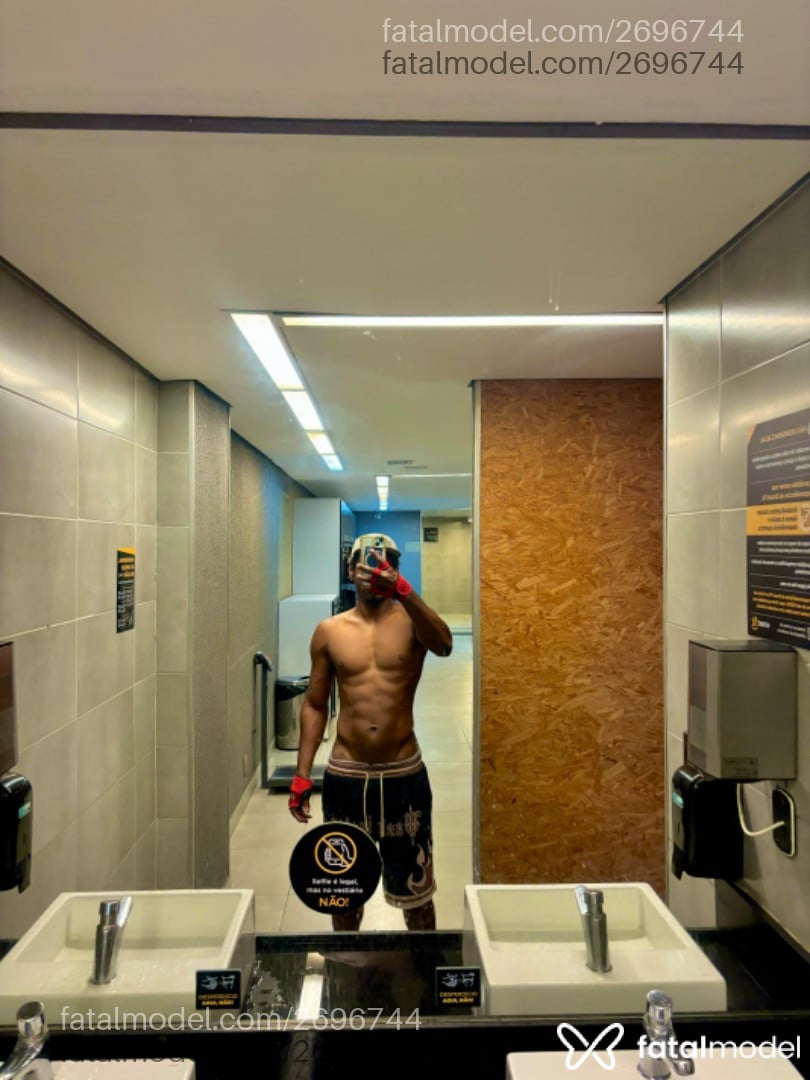 Acompanhante homem morena (o) de olhos pretos em São Paulo Acompanhante homem morena (o) de olhos pretos em São Paulo - Kauan