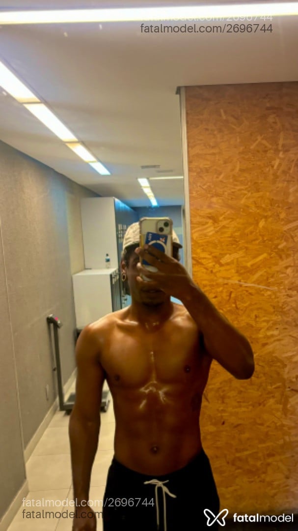 Acompanhante homem morena (o) de olhos pretos em São Paulo Acompanhante homem morena (o) de olhos pretos em São Paulo - Kauan