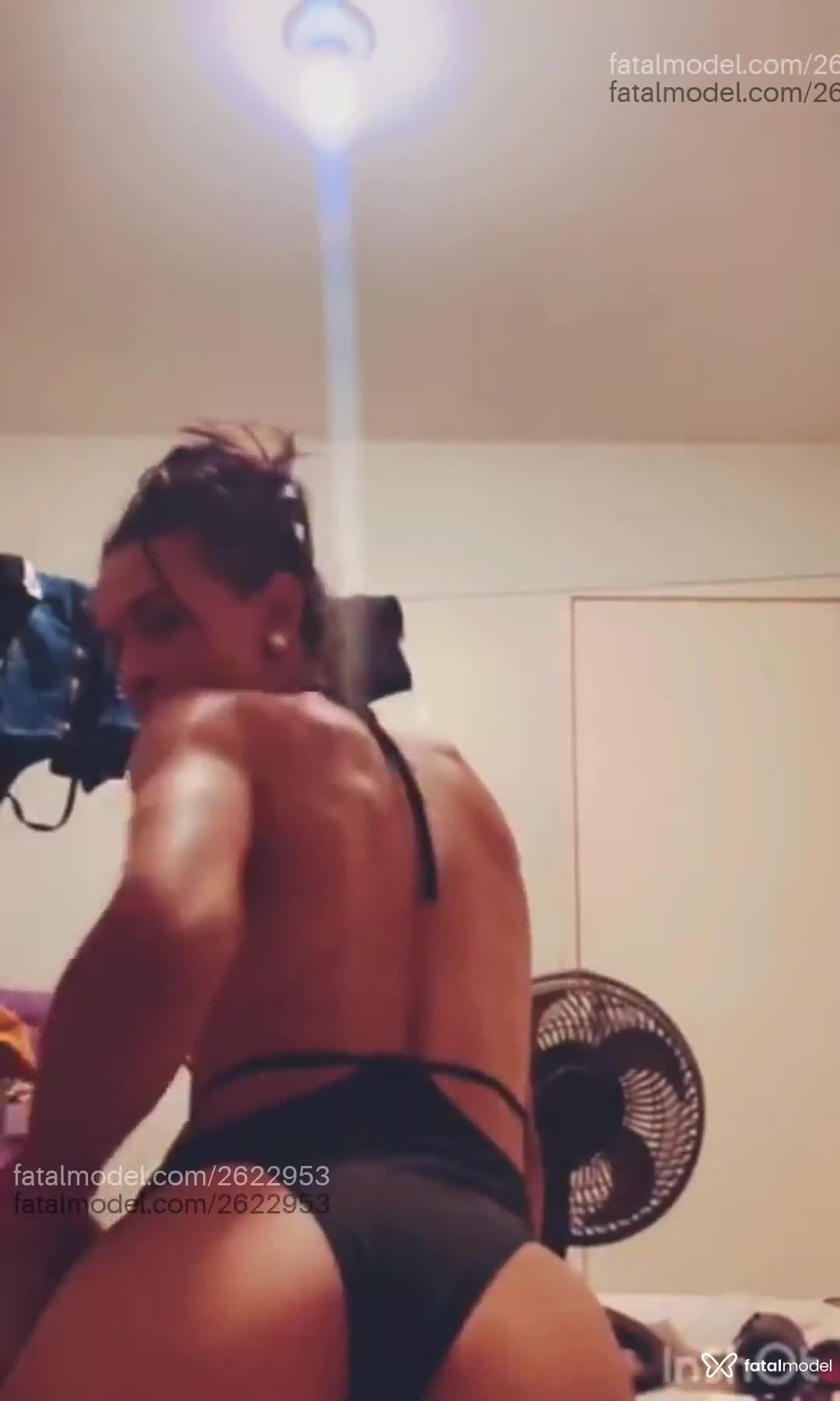 Acompanhante mulher trans com cabelo castanho de olhos castanhos em Caucaia - Icaraí Caucaia