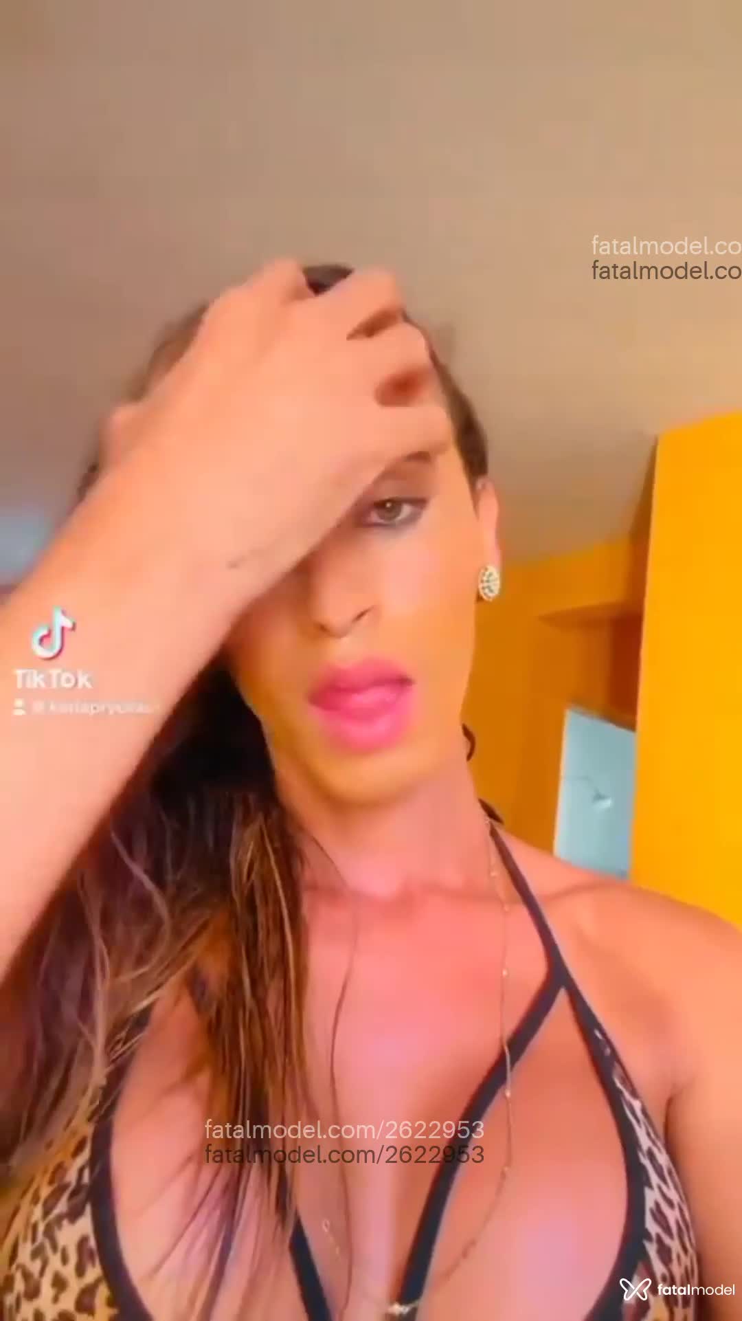 Acompanhante mulher trans com cabelo castanho de olhos castanhos em Caucaia - Icaraí Caucaia