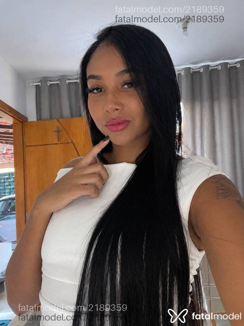 Acompanhante mulher morena (o) de olhos castanhos - Lara Tavares